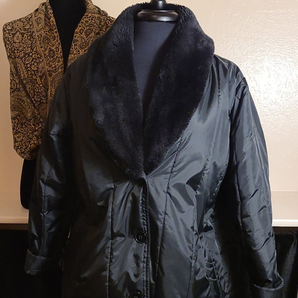 Haband Black puffy jacket w/faux fur collar. Sm.